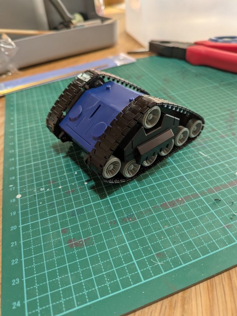 キャタピラ変えるだけでも印象が少し変わった気がします。