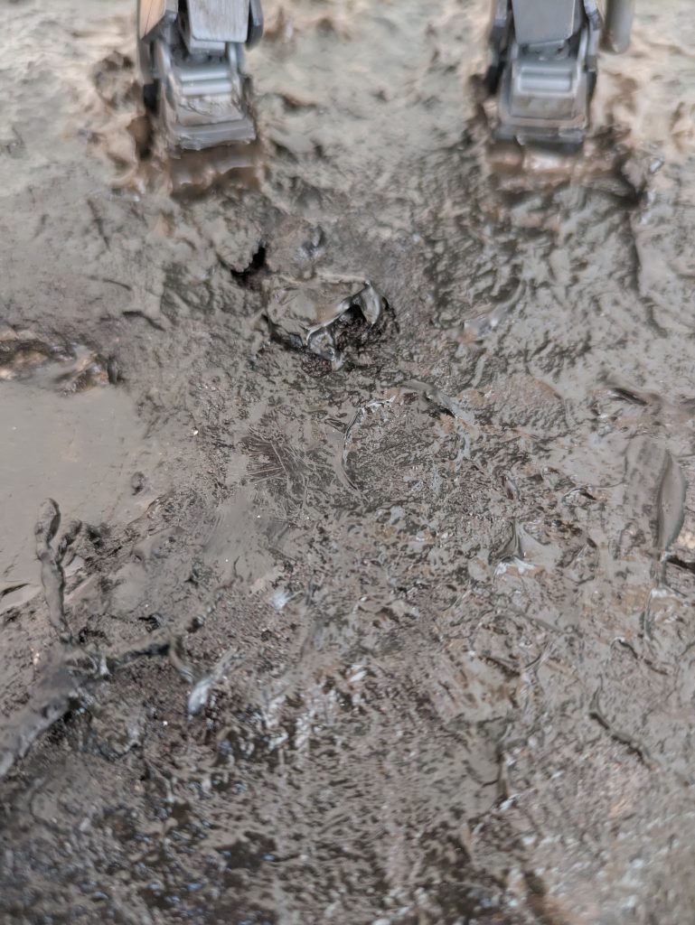 地面少しだけ。もう少し木やら武器やら散乱させてもよかったですね。殺風景すぎる。