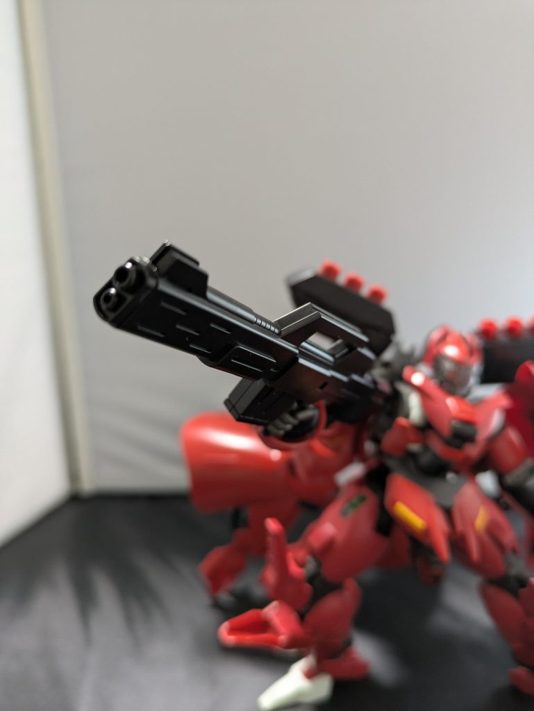 ビームショットライフルサザビーのものと同じものを装備