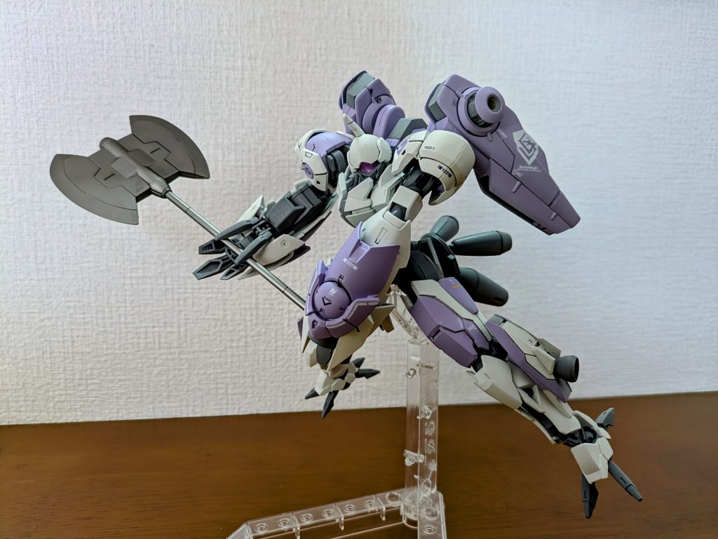 このアックスはレネの趣味で装備してる…という設定にしました！笑