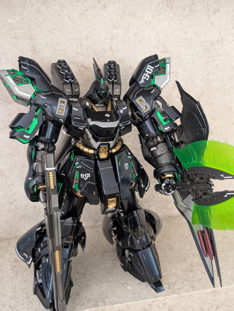 シルバーのトラスフレームは緑でキャンディ塗装し、サイコフレーム感を出しました。