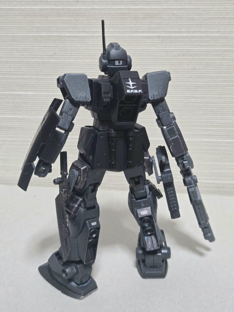 背面よりのショット。こちらもデカールは前述のものを使っています。ちなみにビームサーベルも装備していますが、いざというときしか使わないと言う設定です。（めっちゃ光って目立つので）