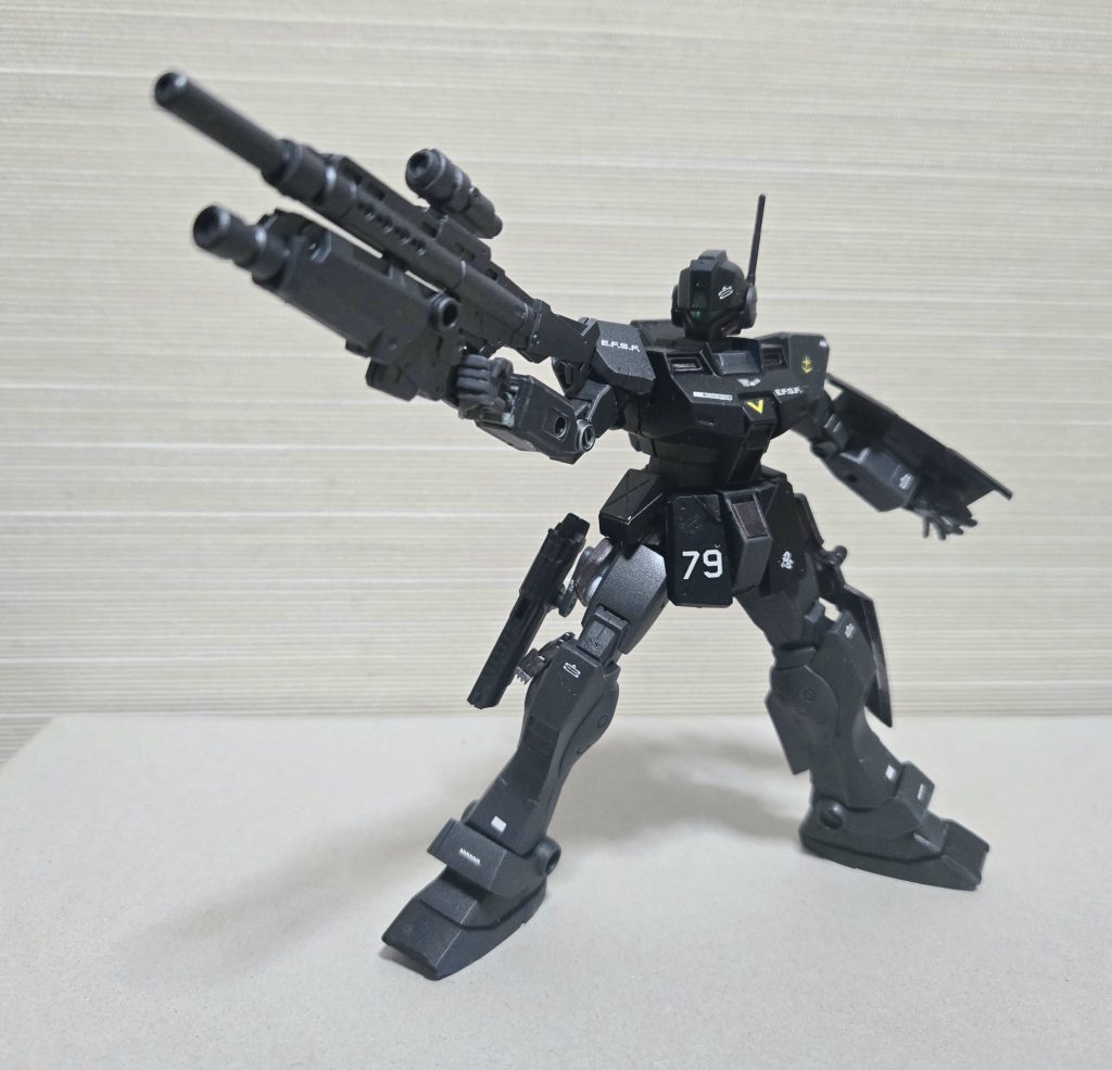 ビームアサルトライフルを構え！こういうタイプのアサルトライフルは個人的にすごい好きなので、使ったガンプラが組めてちょっと達成感があります。