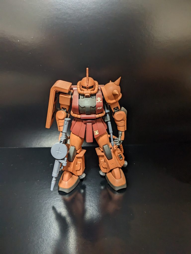 全身です。現物はピンクなのに、写真にするとオレンジに見えますね。