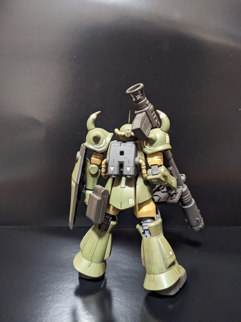 後ろから。お尻の弾倉がポイントです。 