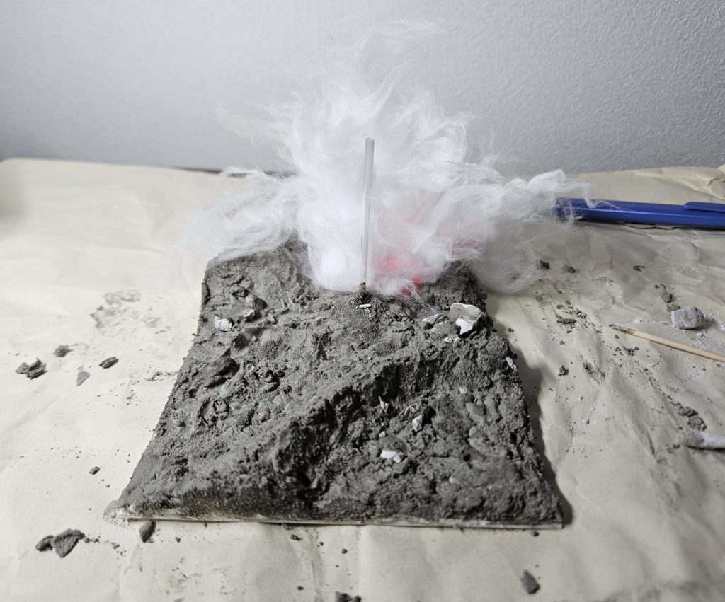 爆炎は自作の回路を作って、ジオラマ内に仕込み、LEDを点灯させて綿を乗せて再現しました