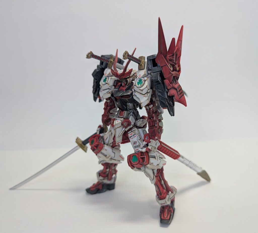 MGの戦国アストレイ頑駄無がなく、売ってるのはRGのアストレイレッドフレームとHGの戦国アストレイ頑駄無、、、、。これはもうやるしかないと思ったのはいいものの、手をつける間の期間が少し長くなってしまいました。