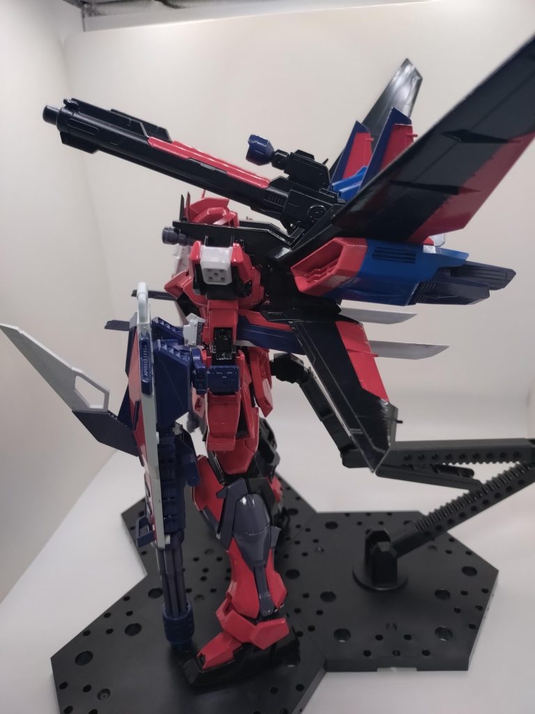 I.W.S.Pも全塗装したせいか、単体で自立が難しくなり、アクションベースで対応。