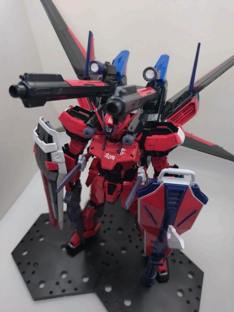 シールドが2つあるので、両腕にマウントしてみました。あまり色々なカラーを使わず、渋め?にシンプルな配色で仕上げてます。最後まで見て頂いて、ありがとうございました(*^^*)