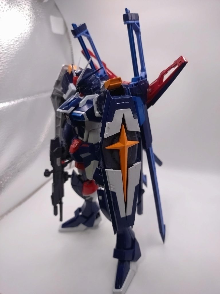 ちょっとトリコロールっぽくなりました。