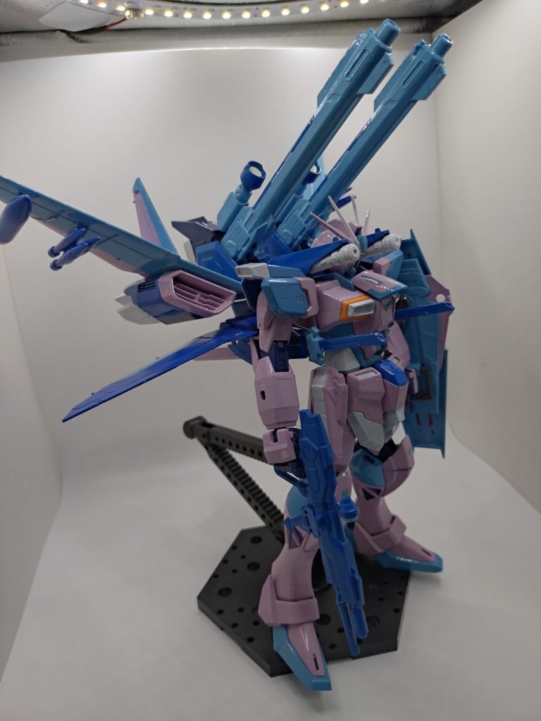 写真は載せてませんが、修理はビットドリルの0.8ミリで本体とウイングに穴を開けて、Cラインという真鍮の棒を差し込んで、接着剤でとめる作業でしたが難しかった。これで、本体からウイングが取れる事は無くなり、ひと安心。