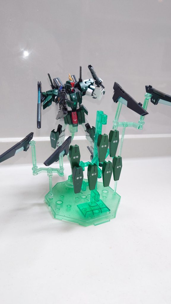 シールドビットも展開ビット兵器だから展開させないとなんだけど、展開させると本体は素と変わりなくなってしまうジレンマが(gundam-kao5)