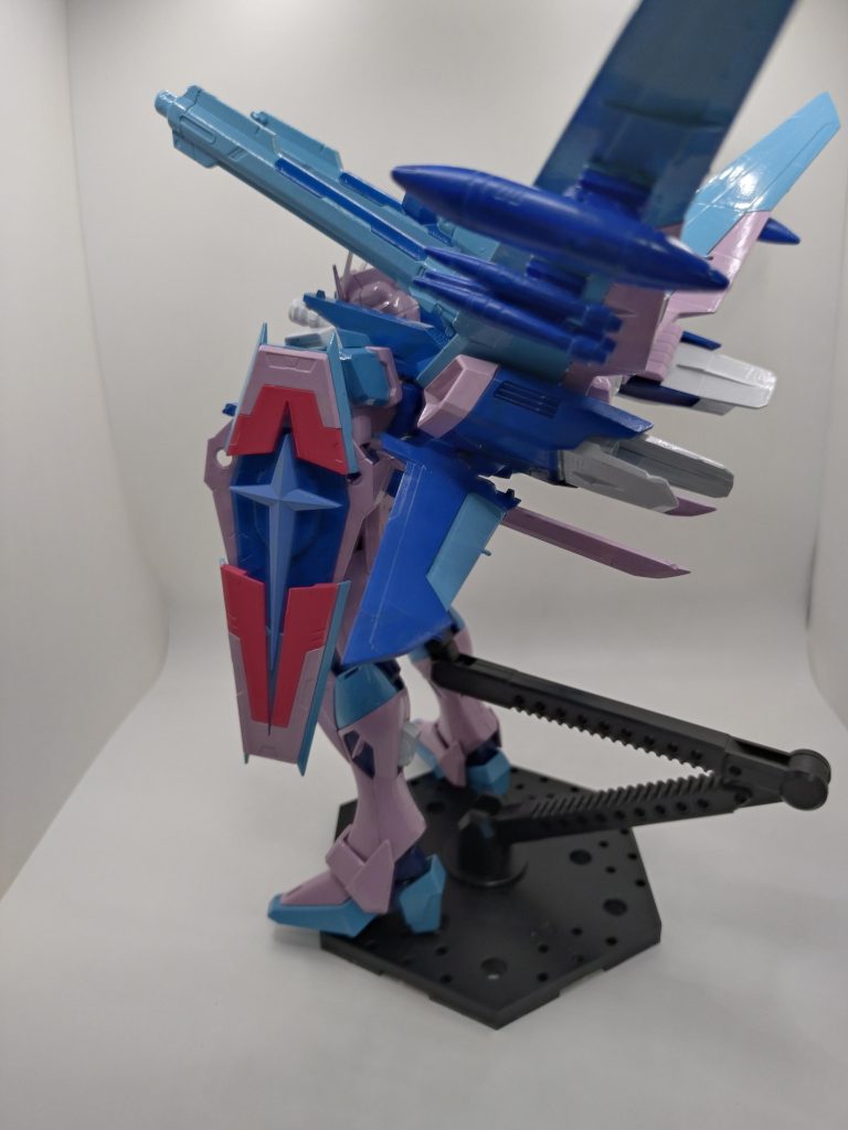 レイ専用機パープル、イザーク専用機のスカイブルー、フリーダムブルー、ルナマリア専用機ピンクなどで、ハイカラーになりまして。