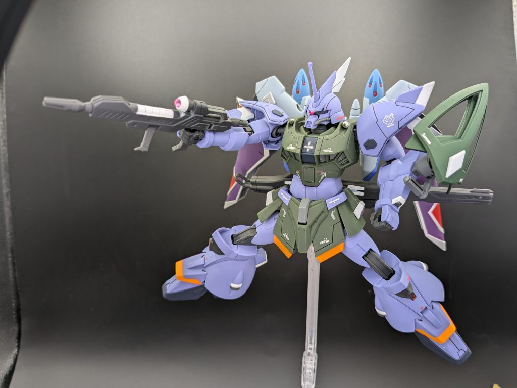 ビーム・ライフルとモノアイにはレンズみたいに見えるやつをつけましたはっきりと印象に出る感じでいいですね