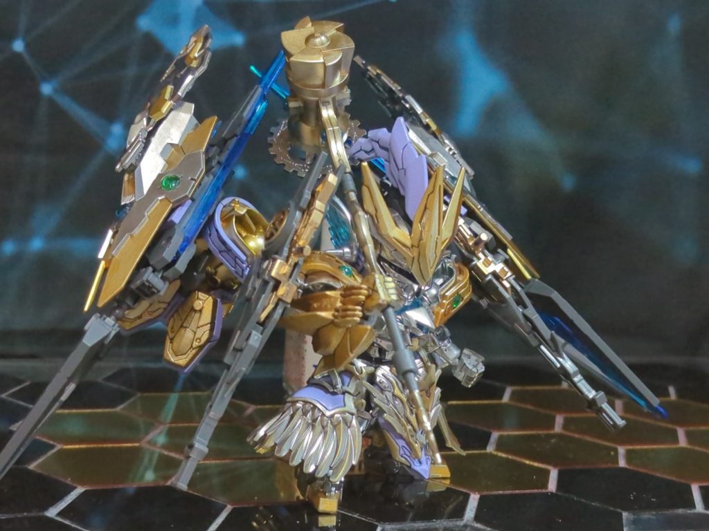 右手に付けてる武装はトール神のメギンギョルズを表現したもの。使用時は右手のみレジェンドBB等のキットの手首と付け替え。金に塗装してます。ハンマーはミョルニルをイメージ。先端部分切り離してぶん投げると必ず命中する上、手元に必ず戻ってくるらしい。