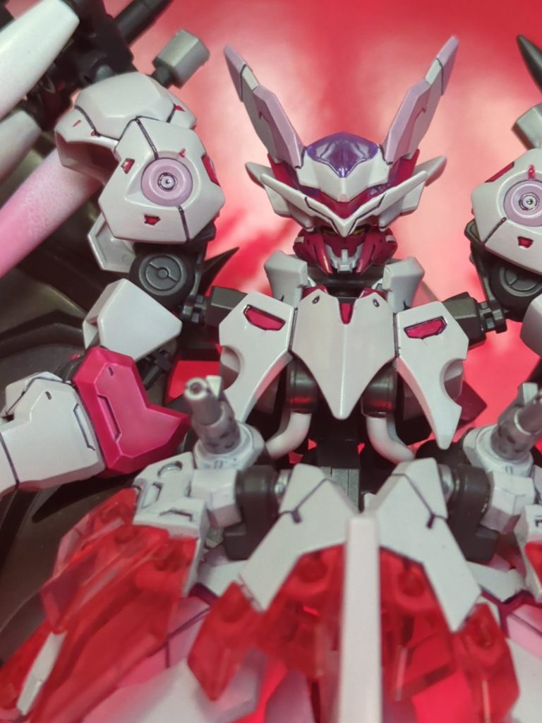 キマリスヴィダール＋ベギルベウトルシュの頭部をミキシング。さりげなくガンダムフェイス腰付近にマシンキャノン装備