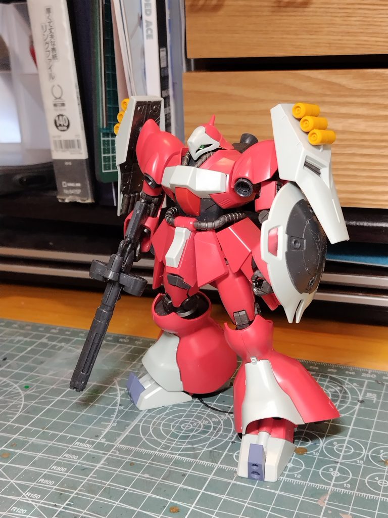 素組み状態。フロントスカートの隙間が気になる。