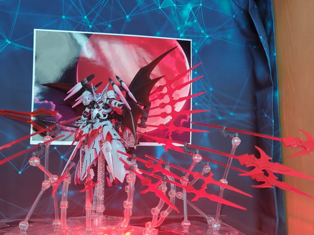 デモンズディナーフォークディスプレイスタンド追加して右背中の槍を放出。