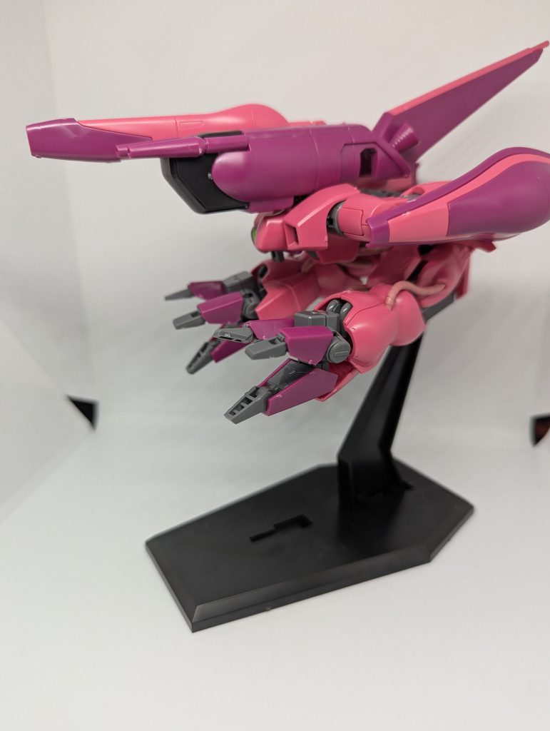 モビルアーマー形態にほぼ差し替え無しで変形可能です！