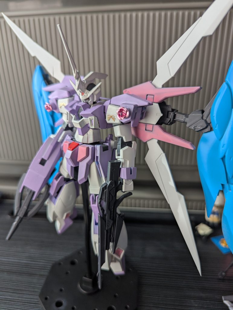 遠距離武器もありそうでしょ？(ﾀﾌﾞﾝ)