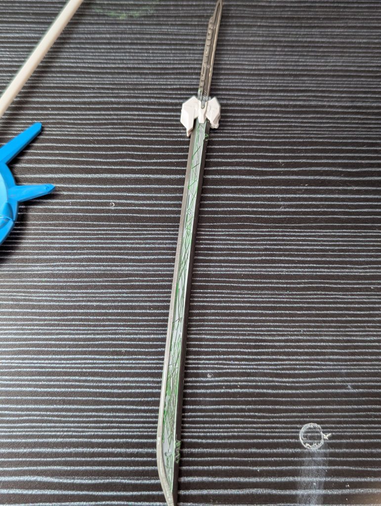 武装紹介　大剣グラム由来はシグルドが使っていた剣からで、なんで真ん中だけこうなってるかというと、塗膜が変になったのを誤魔化すためです笑