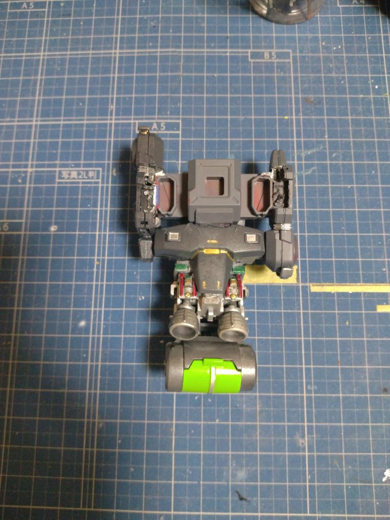 ランドセルに接続パーツを取り付けてウィザードシステムを装備出来るように多少干渉する部分は排除。