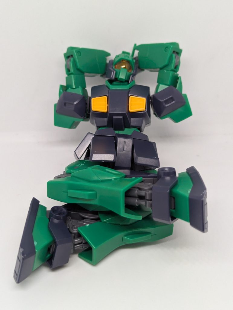 可動としてはこのようなポーズも自然に決められます