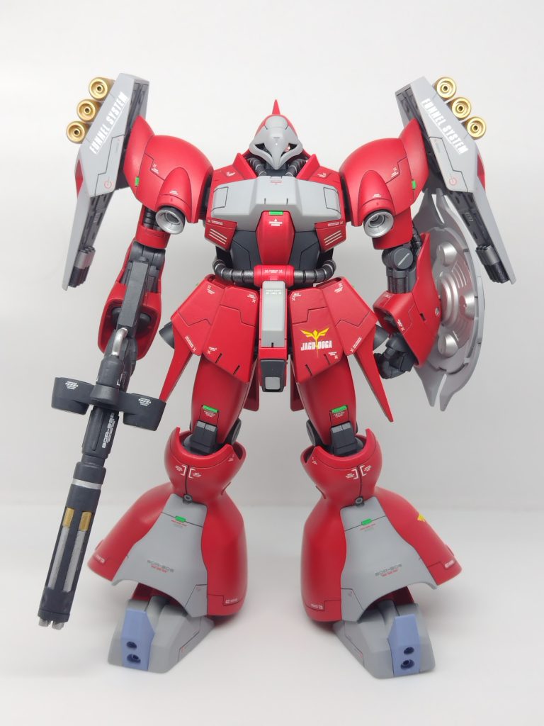 本来シルバー配色のところについては、ライトグレーにしています。立体造形として見たときにどうしても違和感を感じたので…また、フロントスカートは横幅増してます。隙間が気になったのが理由です。