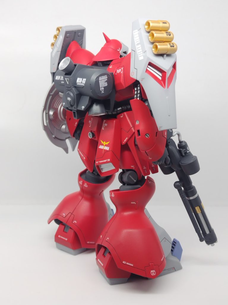 地味に頭のツノを尖らせてます。何なんでしょうね、このツノ。