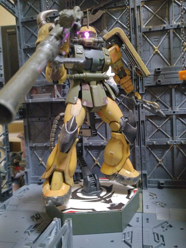 追い詰めるザクII–2枚目/制作者：tamach