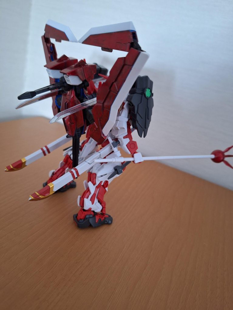 本当は、色もかえようかと思ったのですが、刀を塗った時点で、成形色基本でいいっかとなりました。また、あとで気が向いたら色かえするかも•••