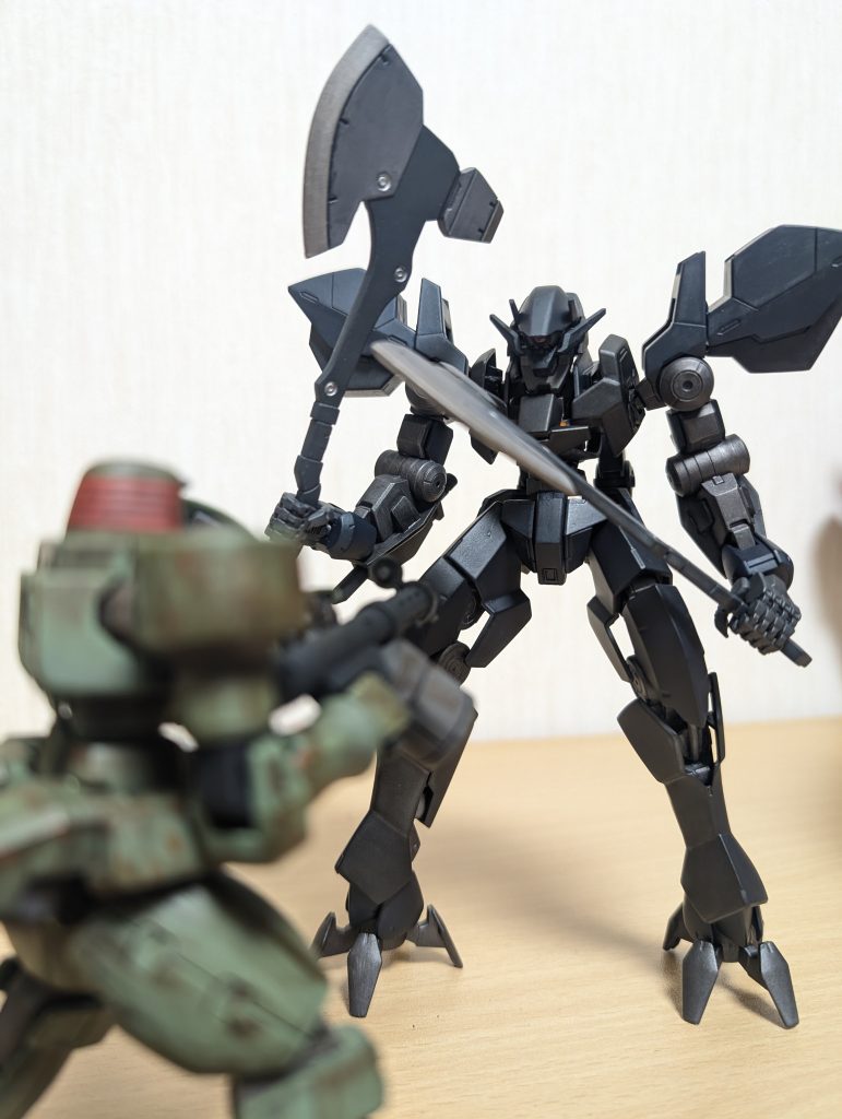 本キットで一番驚いたのはデカい!!脚が長すぎるプロポーションと上半身、特に顔の可動がいまいちでかっこいいポーズは難しいですね拙い作品ですがここまで読んでいただき感謝です