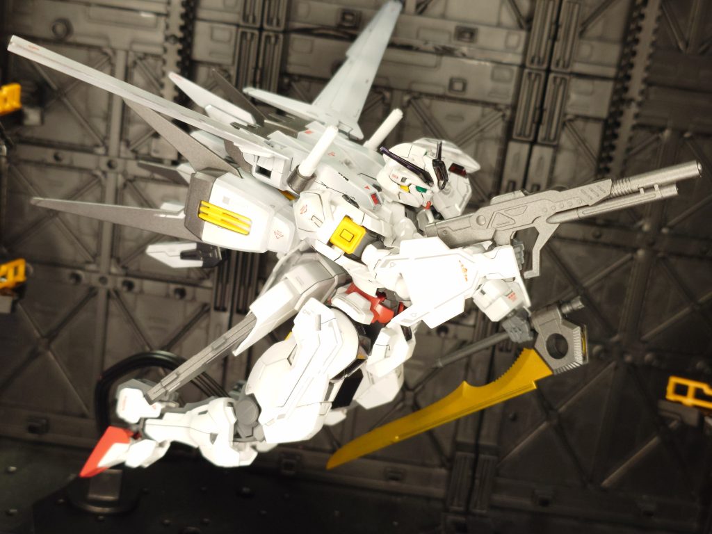 ビームライフルもオプションパーツセットから持ってきたもの。左手のグランドスラムは刀身をゴールドに!!キャリバーン+ストライク+エール(大気=エア)、もうね、金に塗るしかありませんて(笑)