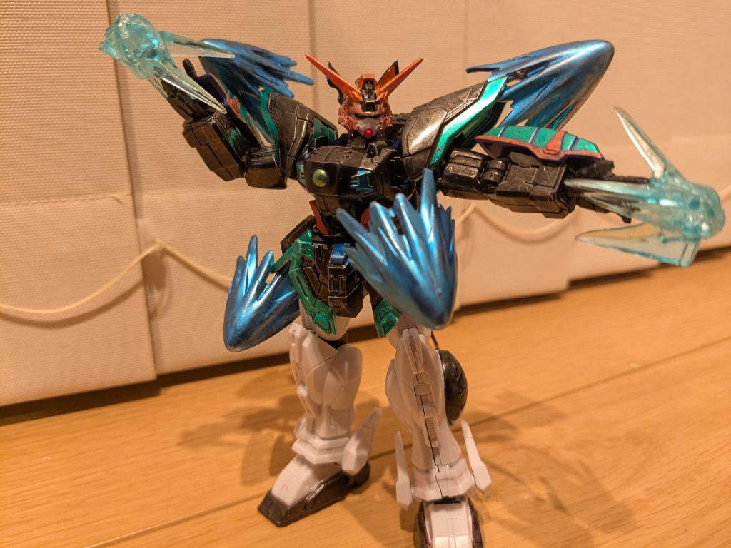 戦闘シーンをイメージして１枚。機体各所に、エフェクトを挟み込んでスペルカード発動の雰囲気を出してみました。娘からはすごいそれっぽい！と好評でしたが…ファミリア持っているのと青いエフェクトを４方向ってので、私としてはどうにもコスモノヴァっぽくも見えてしまう笑