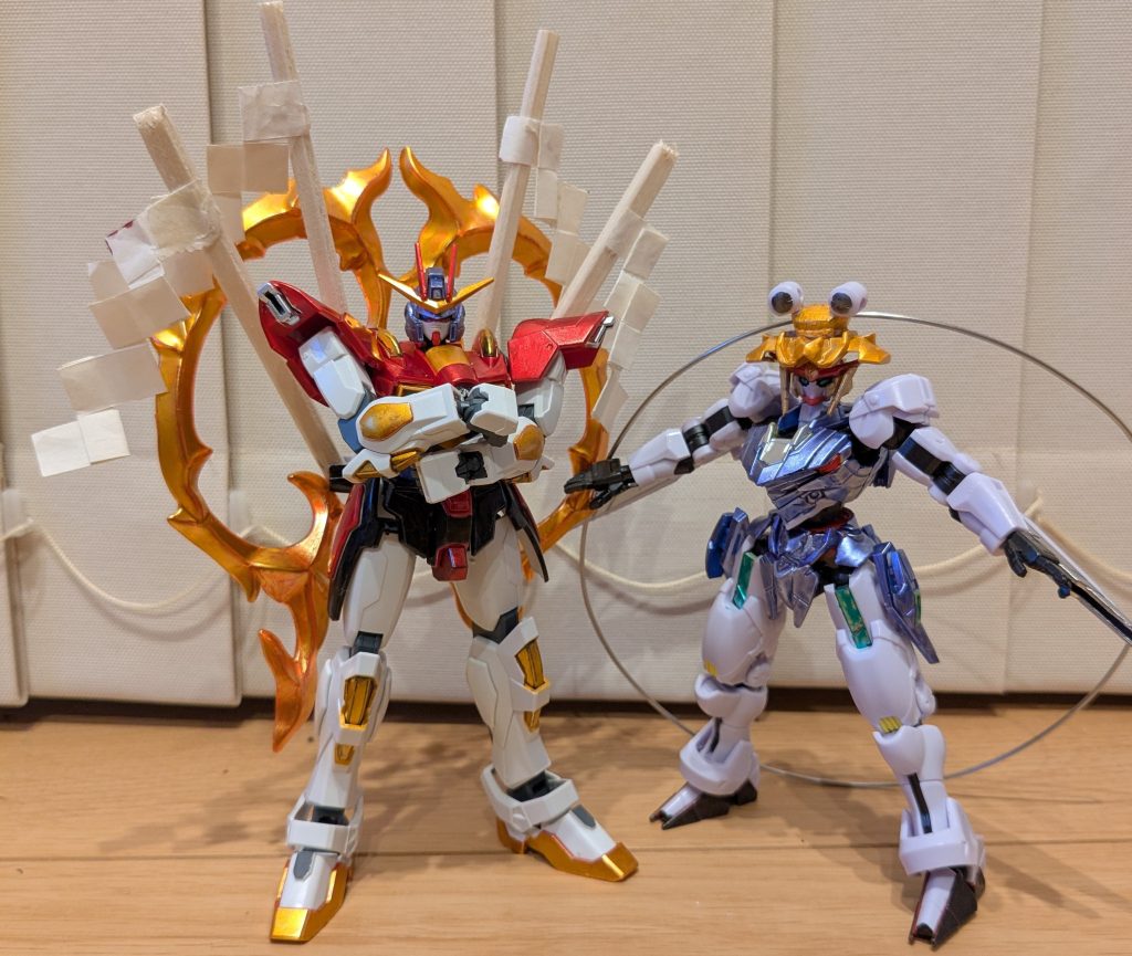 前作の加奈子ガンダムとツーショットを1枚。この神様2人コンビ、好きですね〜。大きさも2人のバランスを再現できて良い感じかと。Badappleの影絵でも一緒に写ってますしね