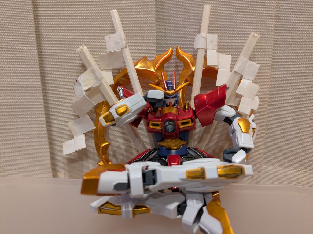 ブンドドその２ロスワ立ち絵（座り絵？）より１枚。あぐらをかいて手に頭を寄りかからせる姿、まさに加奈子様って感じです笑しかしビルドバーニング、ホント良く動く。あぐらかかせた上に両手とも思った通りのポージングができるって、良いプラモだな〜と改めて実感しますね。