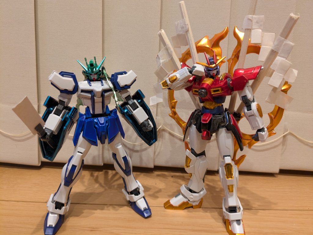 最後に守矢神社の巫女、東風谷早苗ストライクとのツーショットで締めです。この２人のショット、ホントそれっぽくなって、娘共々すっかり満足でした。蛇年に蛇を祀った神様イメージのガンダムを作る。なんとも縁起の良い作品でした。以上！八坂神奈子奉納ビルドバーニングガンダムでした。ご覧いただき、ありがとうございました！！