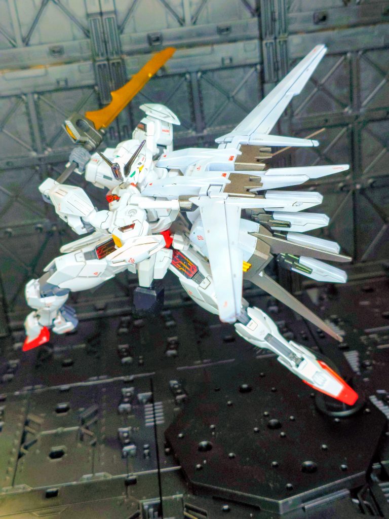 刀身展開!!以前クアッドライザーを作った際にも書きましたが、GNソードⅢとか実体剣の展開ギミックはカッコいいですよね!