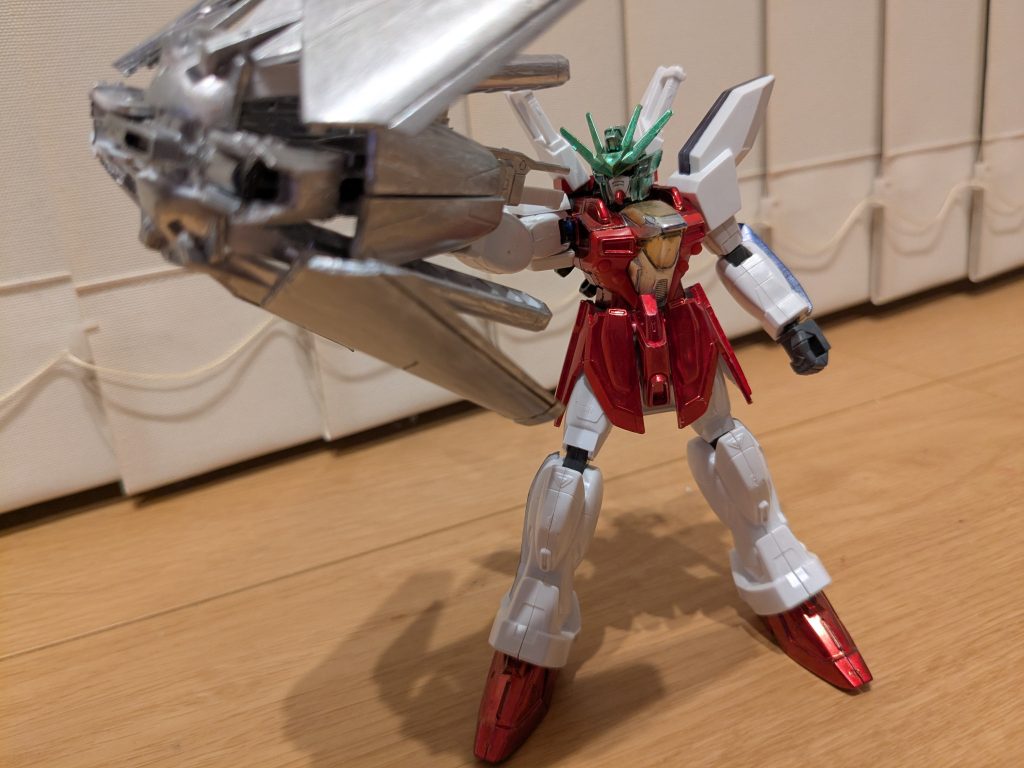 Bad appleに出てくる、閉じた傘で相手を狙うシーンをイメージして1枚。ディバイダーの中央銃口が出ているので、これでリアルに攻撃可能。そしてこの重さを片手で維持し、直立できる旧キットの強度に感動した瞬間でした。