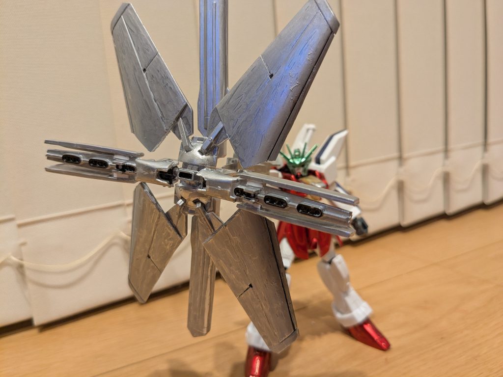 で、傘をさしたまま、両サイドのディバイダーシールドを解放して、中の銃口を完全解放も可能。拡散させて弾幕をはれば花鳥風月、嘯風弄月な感じになりますし。エネルギーを集中させて一気に放てば、百花繚乱マスタースパーク!って感じになって良い感じです!