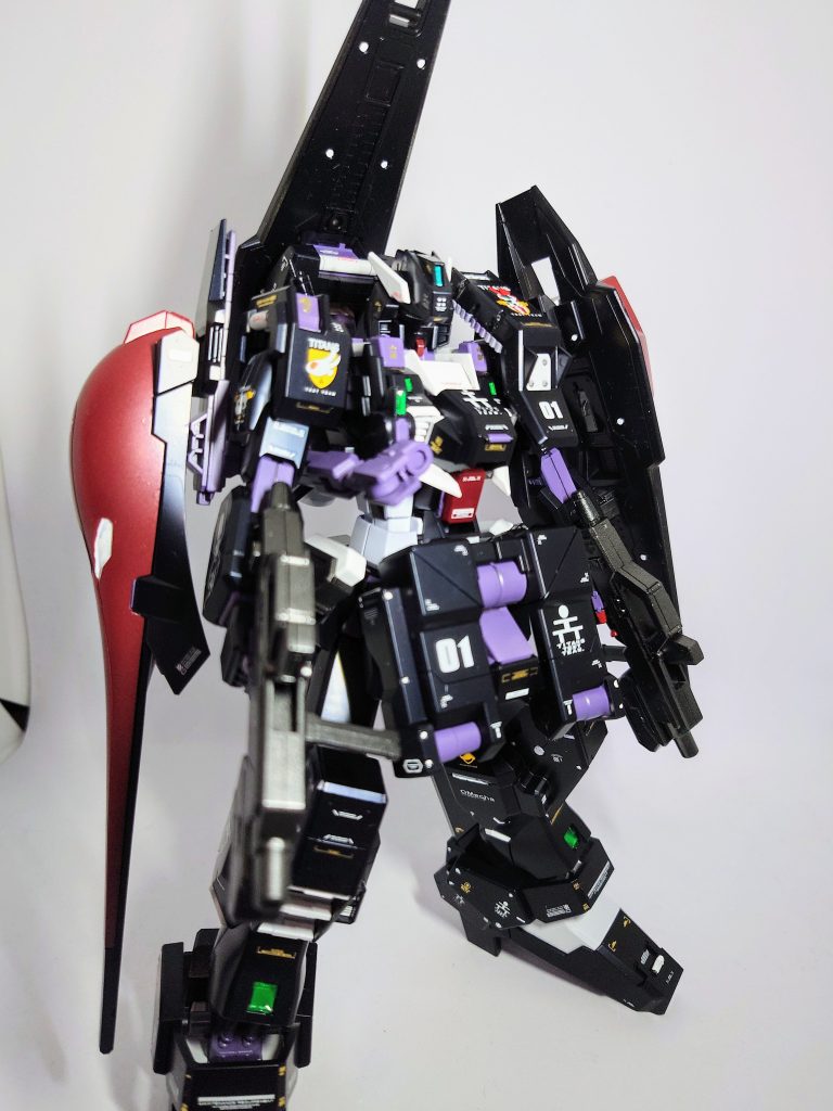 ウインチキャノン、肩部シールド装備型。