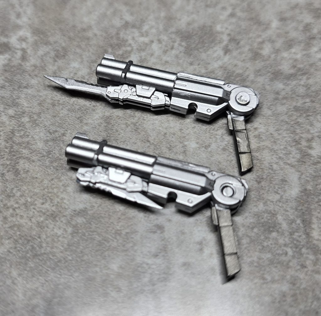 二丁拳銃はリボルバーみたいのがなかったので適当なパーツから作ってみました主な使用キット一覧HGガンダムダンタリオン(胴体、腰、腕)HGガンダムグレモリー(頭部)HGノーベルガンダム(脚部)モビルドールメイ(胸、太もも、羽っぽいところ)SD孫尚香ストライクルージュ(アンテナを髪の毛っぽく加工)