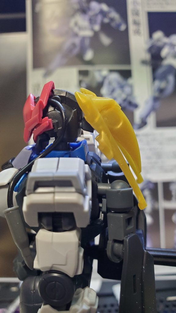 髪の毛に見立てたパーツはボールジョイントなので少し稼働します