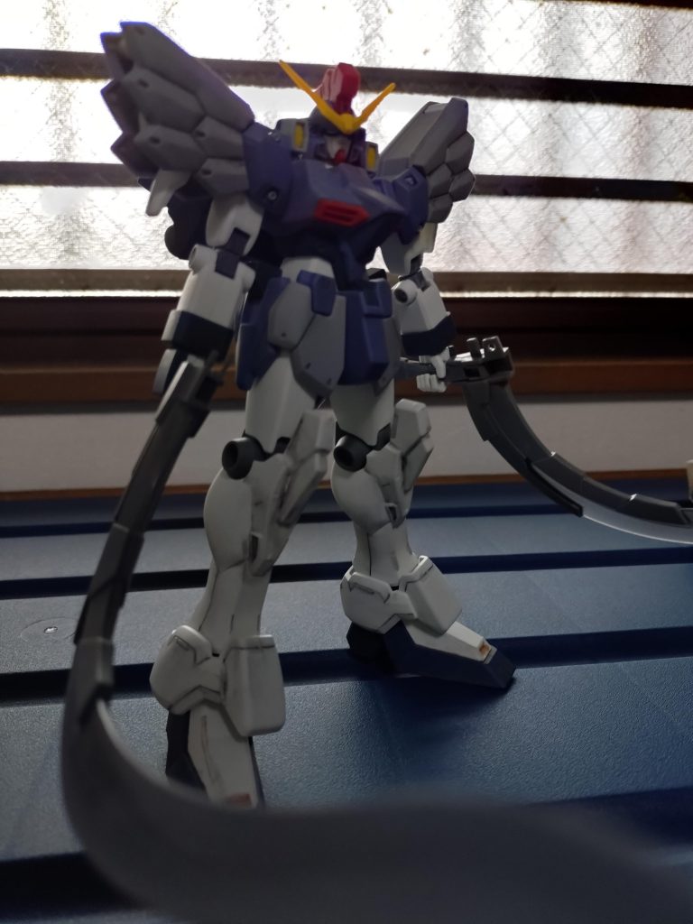 マント無しです。関節や可動域は今のキットとは比べ物にならないくらい狭いですがスタイルは現キットに引きをとらないくらいいいと個人的に思ってます。