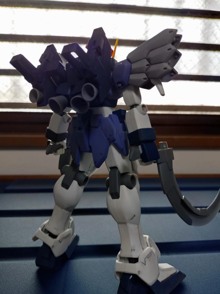 バックショットです。ショーテルラックやショーテル自体も収納ギミックがしっかりしているので当時の1/100も侮れないなです。