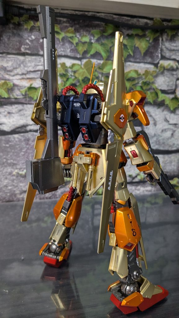 戦場でこんなMSいたらすぐに集中砲火で撃沈です。