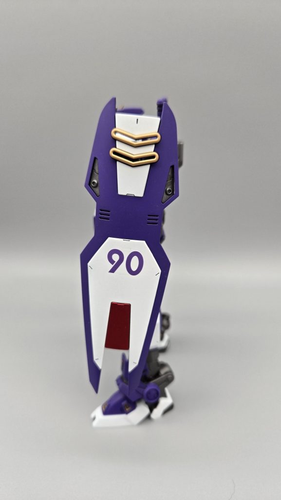 なのでデカールの90と微妙に色味が違う