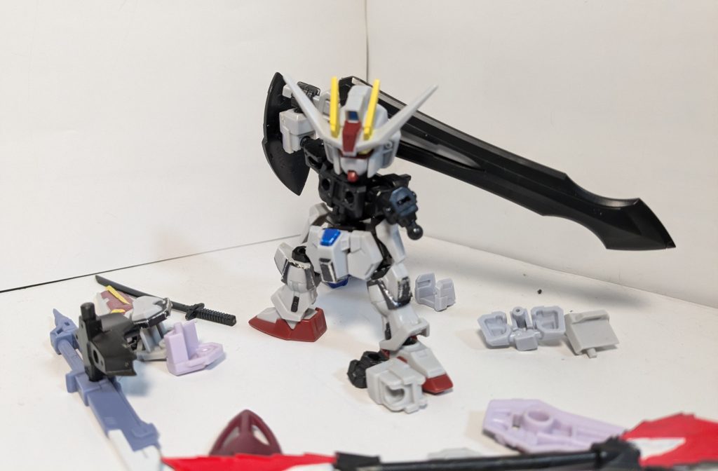 上半身のパーツは外しています。肩パーツが無いお陰で後ろに手を回しやすくなってます