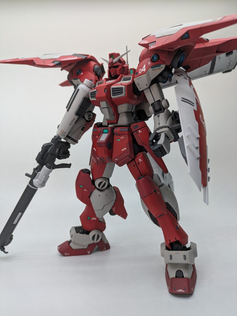 今回塗装はすごく悩みました。赤の割合や白よりグレーっぽいほうがいいかとか、赤を２色にするときの濃さの差とか中々納得出来ず結構塗り直しました(^_^;)その分満足行く完成になって良かったです！