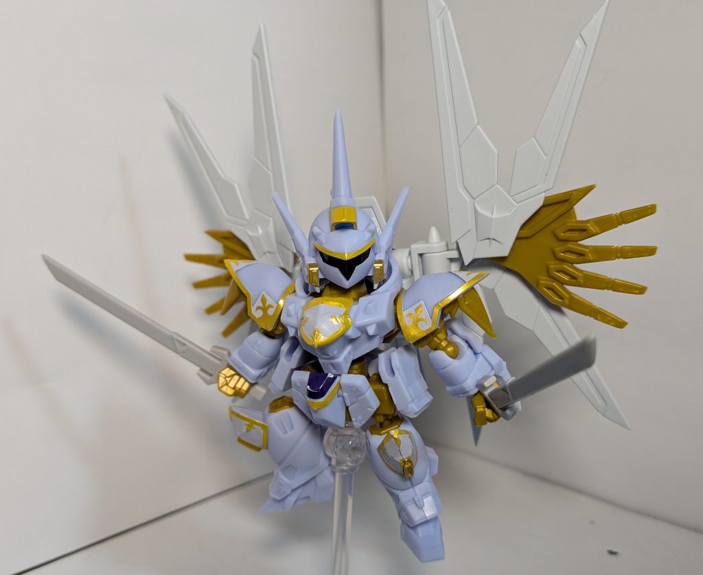 同じ金色のプラウドディフェンダーも合いますね